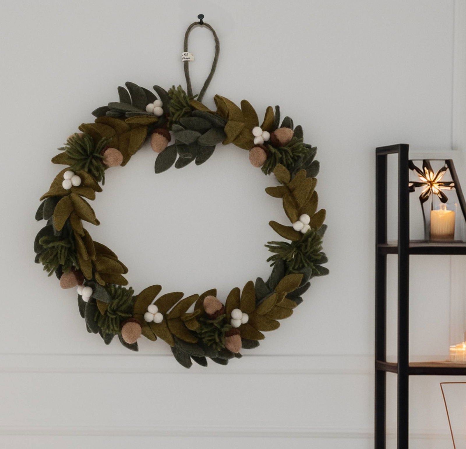 Door Wreath with Acorns – 25 cm Diameter