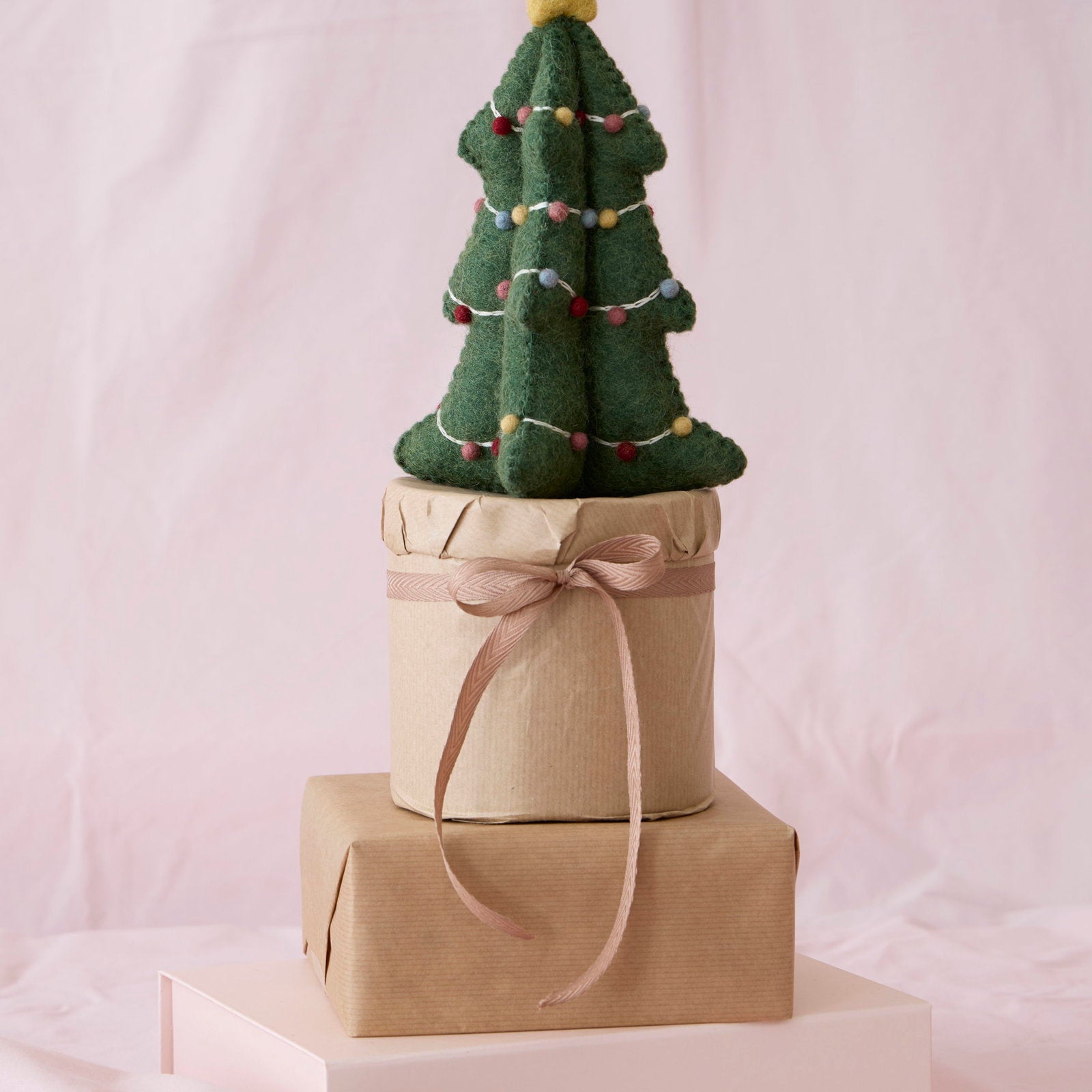 Felt Christmas Decoration – Christmas Tree with Garland – Green